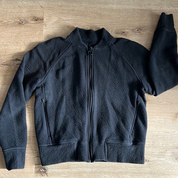 Lululemon size 8 light bomber jacket. Black - Picture 1 of 3